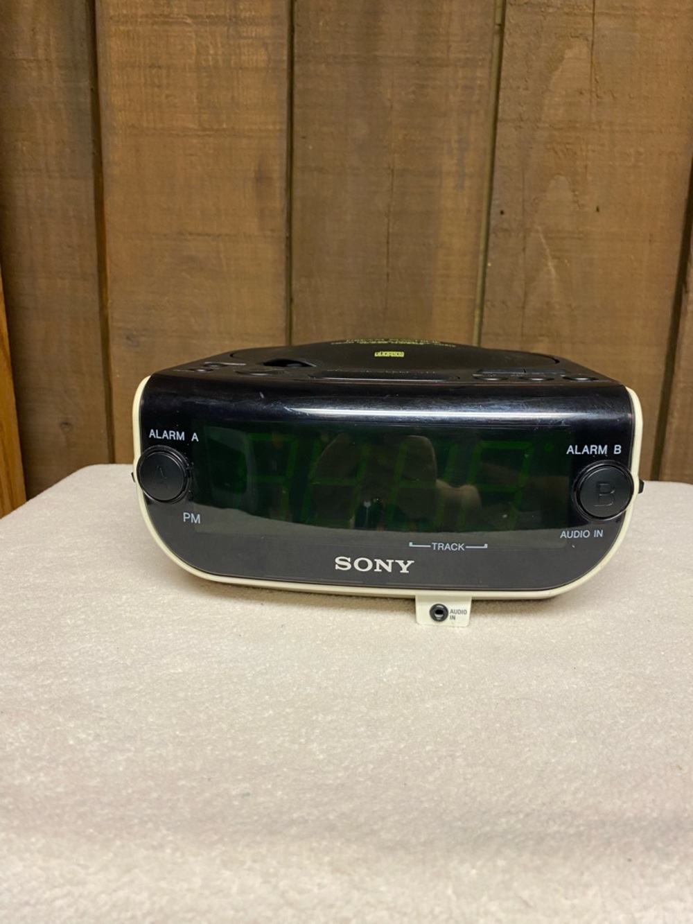 Sony ICF-CD815 Dream Machine AM FM CD Player Dual Alarm Clock Radio Works